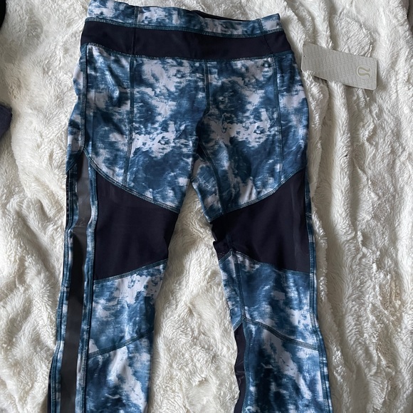Lululemon Mesh With Me Crop Legging 21 Inch NWT Size 4 - Picture 1 of 4
